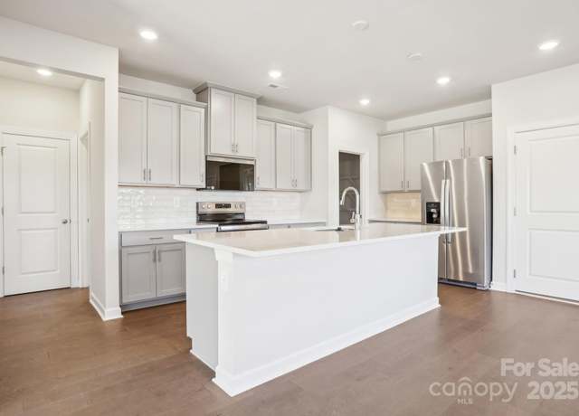 Property at 805 Blue Canyon Dr, York, SC 29745, 5 beds, 3 baths