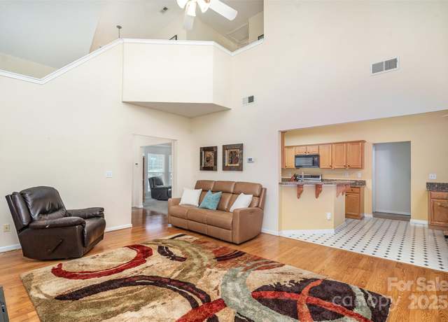 Property at 3905 Farlow Rd, Charlotte, NC 28269, 4 beds, 2.5 baths