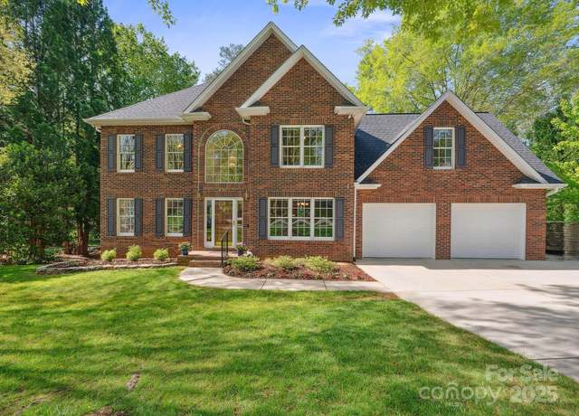 Property at 210 35th Ave NE, Hickory, NC 28601, 4 beds, 2.5 baths