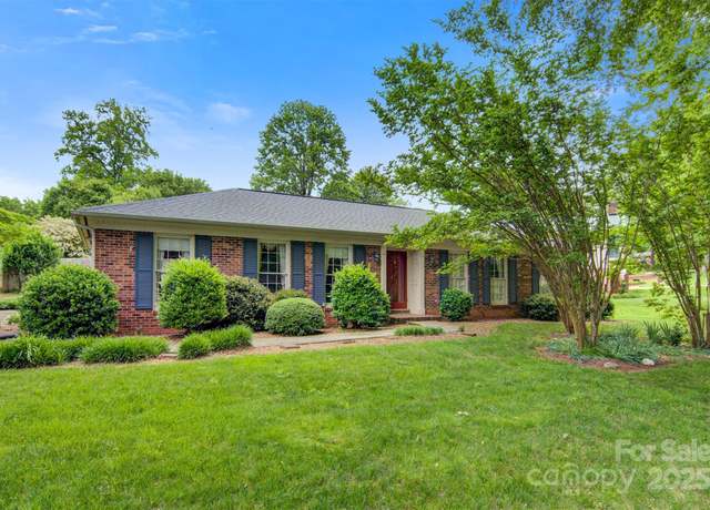 Property at 1940 12th St NE, Hickory, NC 28601, 3 beds, 2 baths