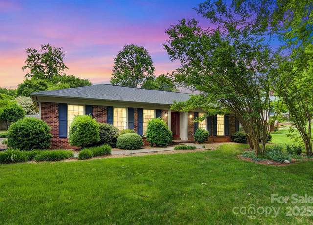 Property at 1940 12th St NE, Hickory, NC 28601, 3 beds, 2 baths