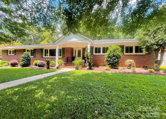 Property at 4742 Emory Ln, Charlotte, NC 28211, 3 beds, 2 baths