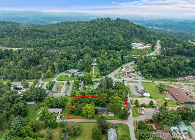 Property at 203 Barton Rd, Asheville, NC 28804, 4 beds, 3.5 baths