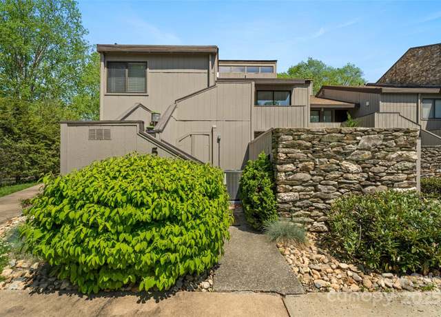 Property at 5 Lakemoor Ln, Hendersonville, NC 28739, 2 beds, 2 baths