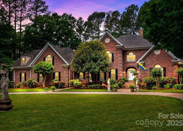 Property at 115 W Glenview Dr, Salisbury, NC 28147, 4 beds, 4 baths