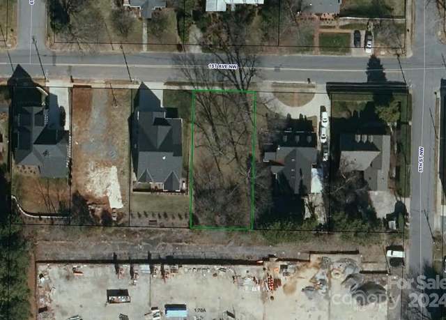 Property at 521 1st Ave NW, Hickory, NC 28601