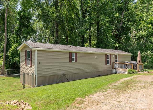 Property at 5 Shenandoah Rd, Asheville, NC 28805, 2 beds, 1 bath