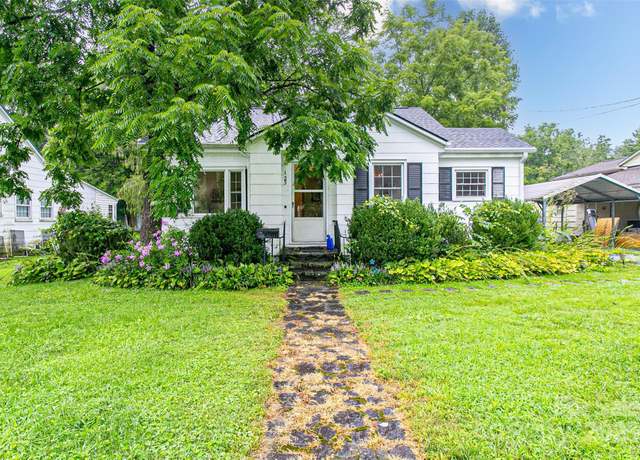 Property at 123 Parkview Dr, Brevard, NC 28712, 3 beds, 1 bath