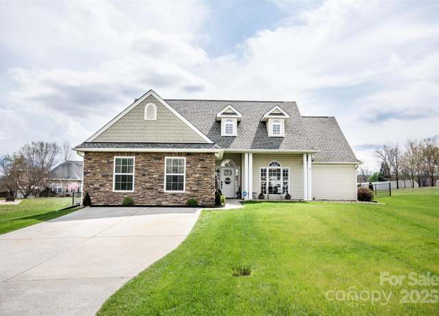 Property at 118 Heathrow Ln, Statesville, NC 28677, 3 beds, 2 baths