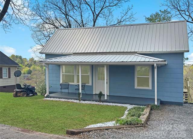 Property at 2210 22nd Avenue Ct SE, Hickory, NC 28602, 2 beds, 1 bath