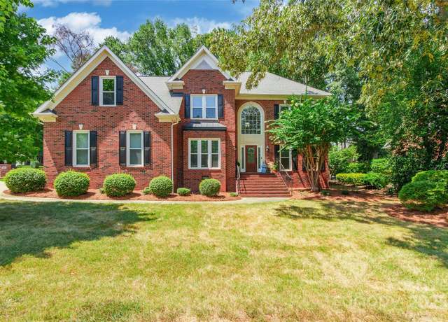 Property at 715 Portpatrick Pl, Fort Mill, SC 29708, 5 beds, 3 baths