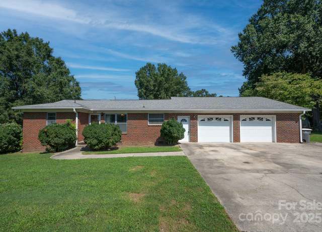 Property at 505 Rogers Lake Rd E, Kannapolis, NC 28083, 4 beds, 2 baths