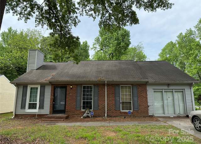 Property at 6000 Crosswood Ct, Charlotte, NC 28215, 3 beds, 2 baths