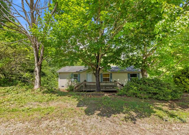 Property at 32 Crosswinds Dr, Leicester, NC 28748, 3 beds, 2 baths