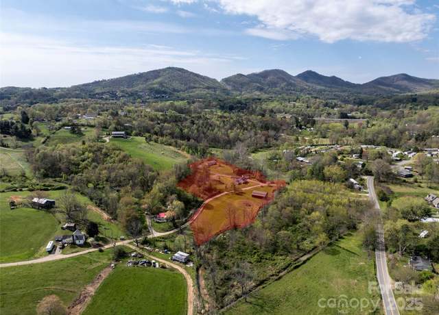 Property at 20 & 28 Toby Dr, Asheville, NC 28806, 5 beds, 3 baths