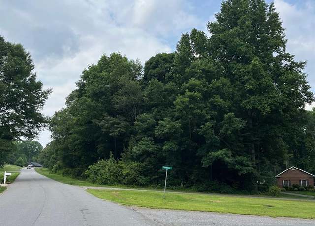 Property at 1895 Knolls Dr, Newton, NC 28658