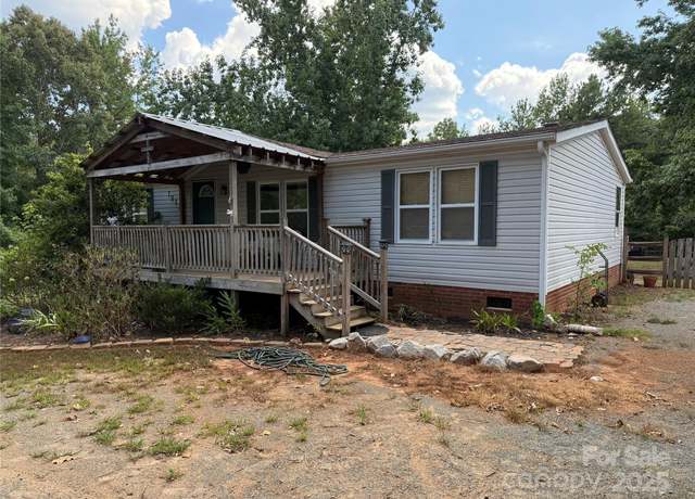 Property at 7912 Hillanby Ct, Waxhaw, NC 28173, 3 beds, 2 baths