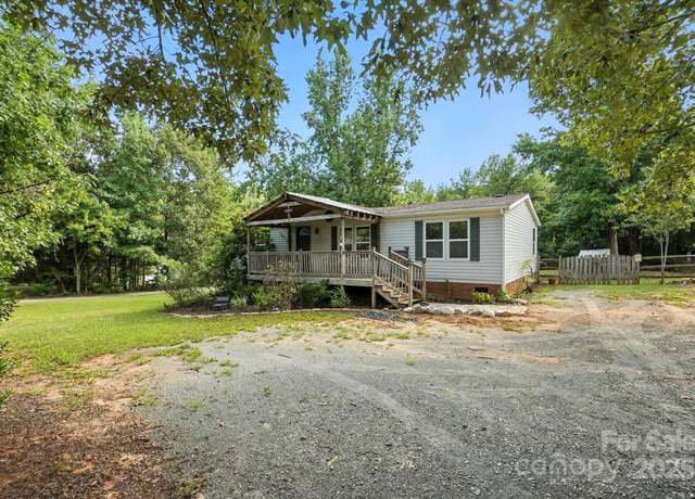 Property at 7912 Hillanby Ct, Waxhaw, NC 28173, 3 beds, 2 baths