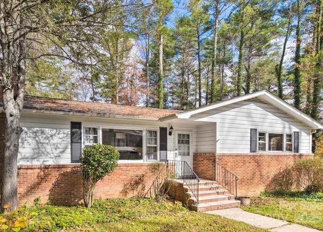 Property at 314 Armstrong Ave, Hendersonville, NC 28739, 2 beds, 1.5 baths