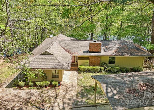 Property at 334 Lakeview Cir, Lugoff, SC 29078, 3 beds, 2 baths