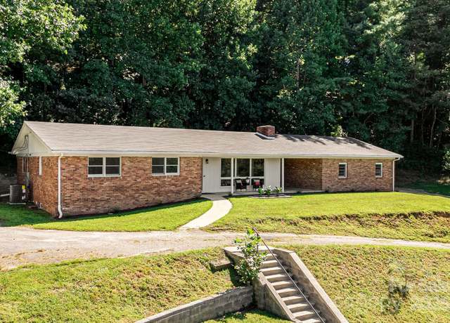Property at 330 Lyndhurst Dr, Hendersonville, NC 28791, 3 beds, 2 baths