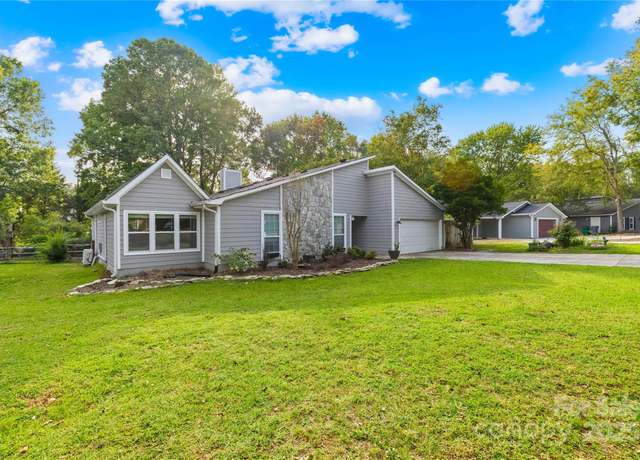 Property at 6741 Stillmeadow Dr, Charlotte, NC 28277, 3 beds, 2 baths