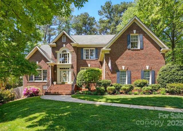 Property at 6009 Glen Manor Dr, Charlotte, NC 28269, 4 beds, 3.5 baths
