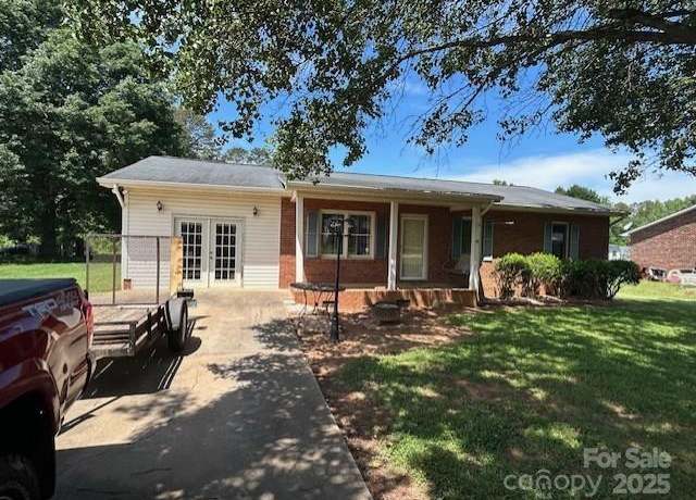 Property at 1616 Lazenby St #17, Newton, NC 28658, 3 beds, 1.5 baths