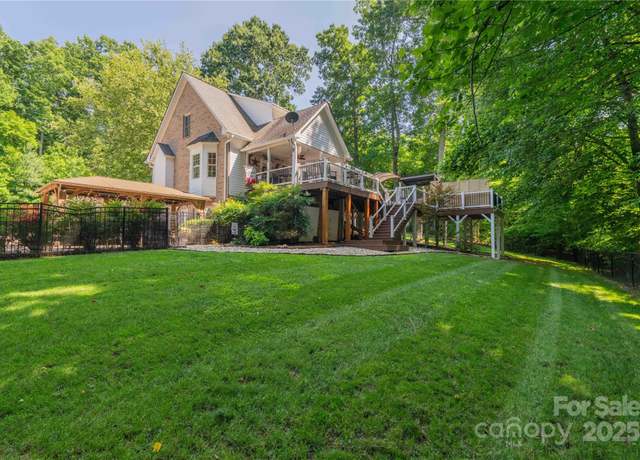 Property at 333 Garden Valley Dr, Winston Salem, NC 27107, 3 beds, 4.5 baths