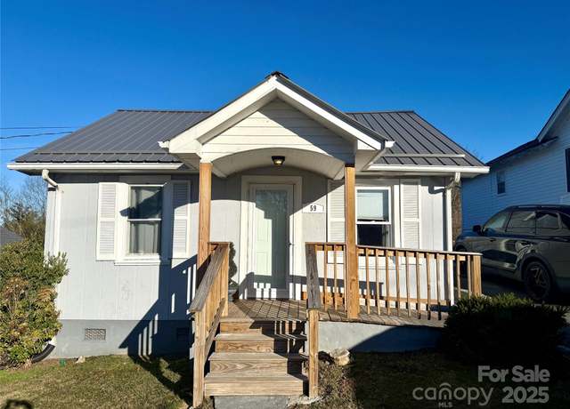 Property at 59 Hilltop Ln, Spruce Pine, NC 28777, 3 beds, 2 baths