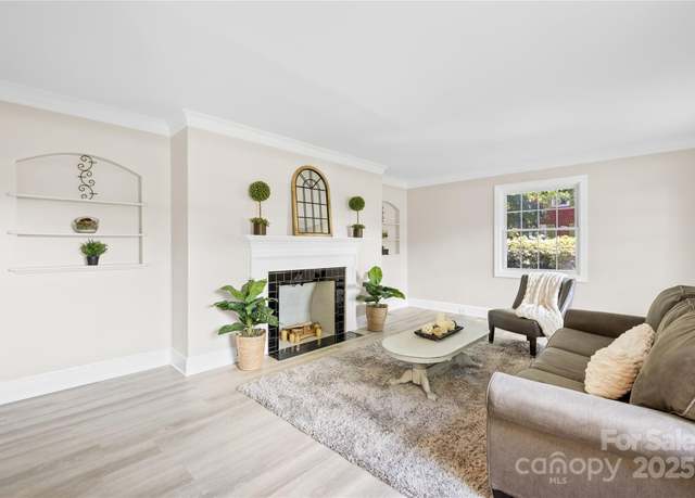Property at 6012 Tuckaseegee Rd, Charlotte, NC 28208, 3 beds, 2 baths