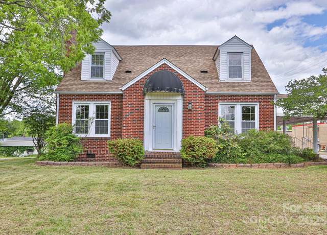 Property at 2036 1st Ave SW, Hickory, NC 28602, 3 beds, 3 baths