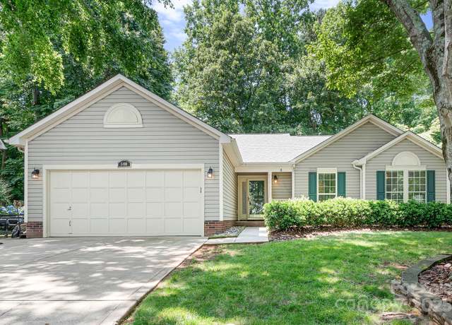 Property at 5400 Groveton Ct, Charlotte, NC 28269, 3 beds, 2 baths