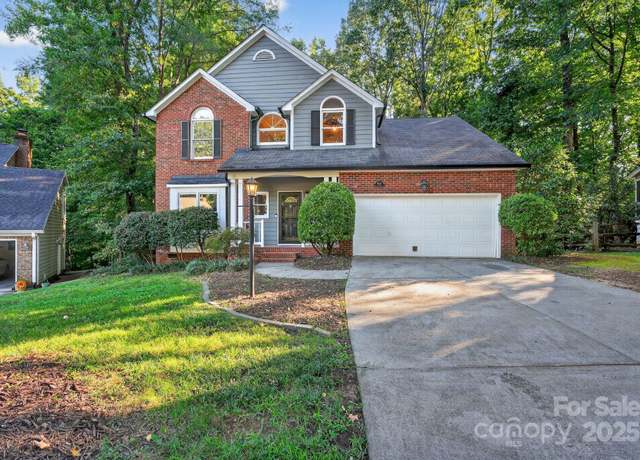 Property at 9238 Heritage Woods Pl, Charlotte, NC 28269, 4 beds, 2.5 baths