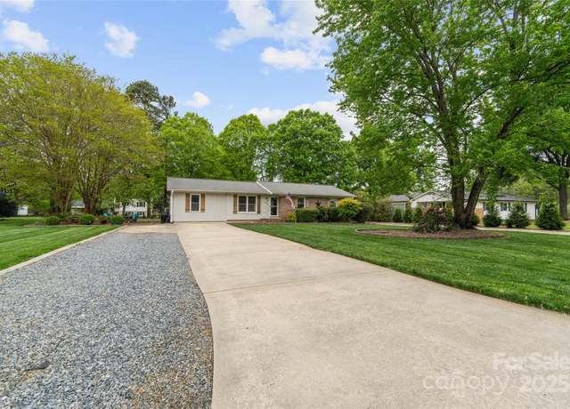 Property at 5211 Driftwood Dr, Davidson, NC 28036, 3 beds, 1.5 baths