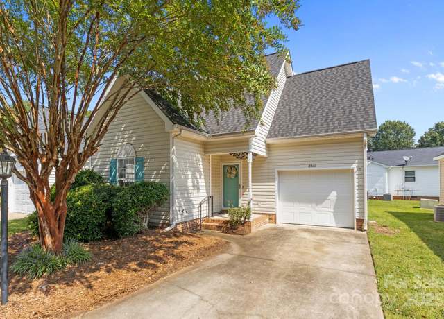 Property at 5940 Crape Myrtle Ln, Charlotte, NC 28216, 3 beds, 2.5 baths