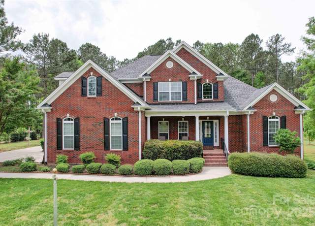 Property at 5038 Gatsby Cir, Rock Hill, SC 29732, 4 beds, 3 baths