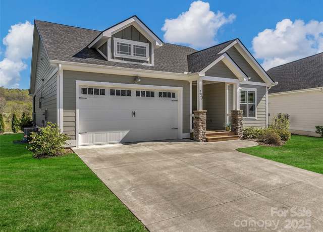 Property at 250 Leyland Cir, Hendersonville, NC 28792, 3 beds, 2 baths