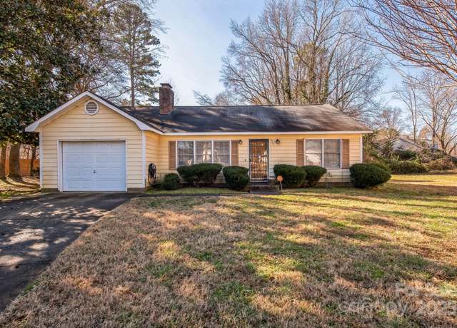 Property at 5701 Glenshire Ct, Charlotte, NC 28269, 3 beds, 2 baths