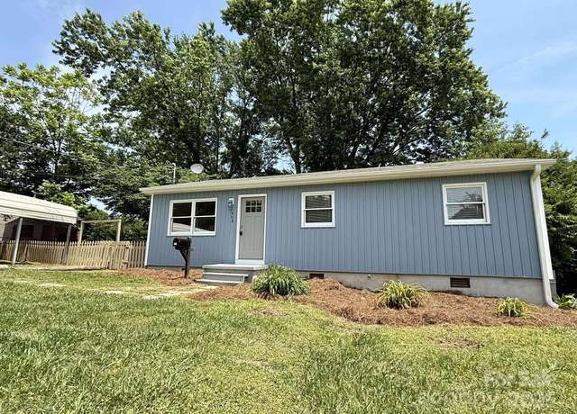 Property at 408 N Hill St, Dallas, NC 28034, 3 beds, 1 bath