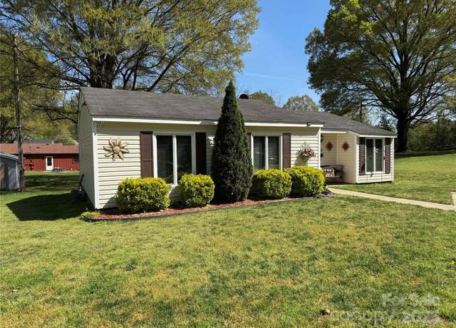 Property at 1111 Helen St, Monroe, NC 28112, 3 beds, 1.5 baths