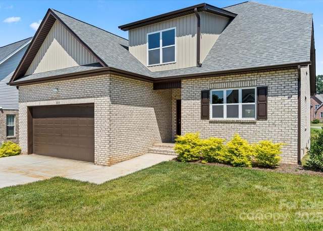 Property at 1033 12th Avenue Dr NW, Hickory, NC 28601, 4 beds, 2.5 baths