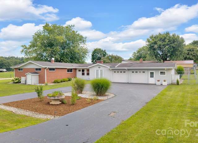Property at 10 Moland Dr, Etowah, NC 28729, 2 beds, 1.5 baths