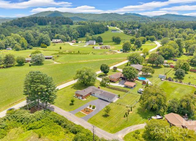 Property at 10 Moland Dr, Etowah, NC 28729, 2 beds, 1.5 baths