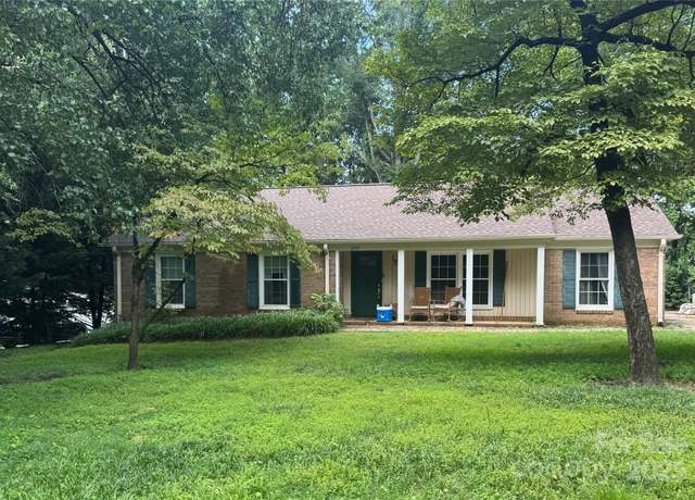 Property at 6900 Valley Haven Dr, Charlotte, NC 28211, 3 beds, 2 baths