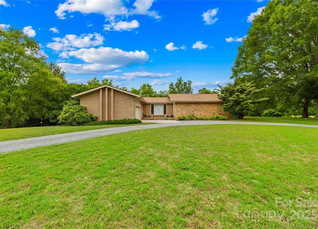 Property at 2309 Potter Rd S, Waxhaw, NC 28173, 3 beds, 2 baths