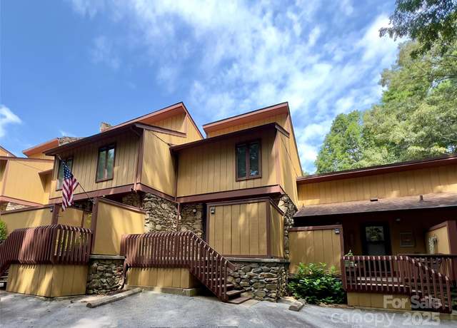 Property at 122 Colony Dr, Arden, NC 28704, 2 beds, 1.5 baths