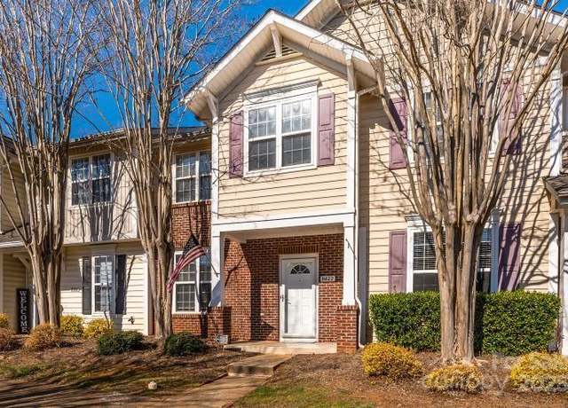 Property at 8422 Chaceview Ct, Charlotte, NC 28269, 3 beds, 2.5 baths