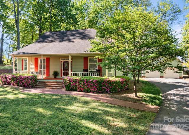 Property at 101 Blueberry Hill Dr, Statesville, NC 28625, 3 beds, 2.5 baths