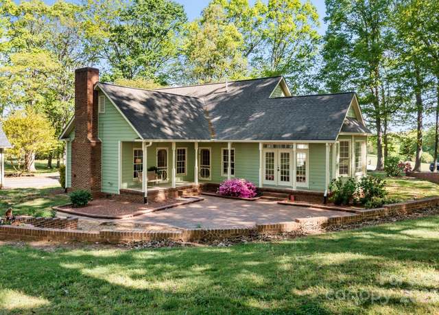 Property at 101 Blueberry Hill Dr, Statesville, NC 28625, 3 beds, 2.5 baths